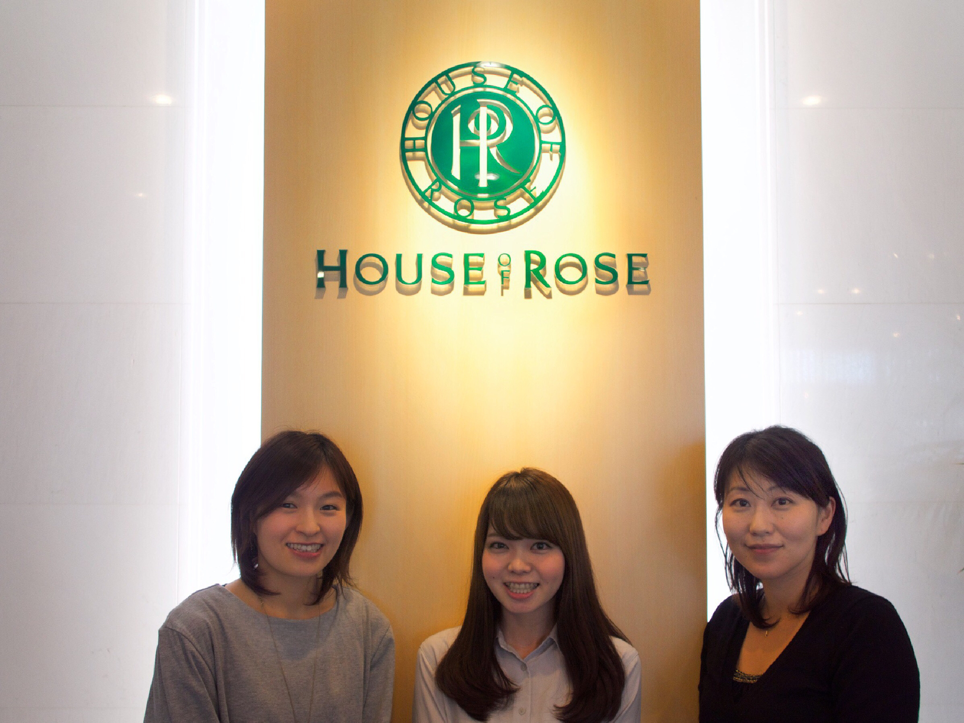 お話を伺った株式会社ハウス オブ ローゼのみなさま(写真左から ネット通販事業課 大羽田 恵様/営業企画部 我喜屋 萌様/マーケティング本部 岡本 智恵子様)